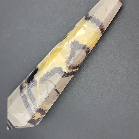 Elegant Septarian Stone Natural Crystal Obelisk with Stand UV Reactive Gemstone - Picture 5 of 13